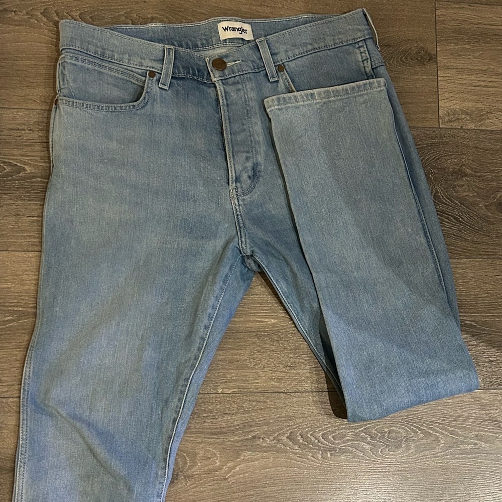 Wrangler Men’s Light Wash Straight Fit Jeans – W34 L32 (Spencer)